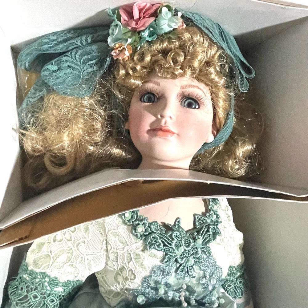 William Tung “Helene” 130/1500 Porcelain Doll